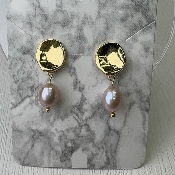 ✨Elegant Pale Pink Natural Freshwater Pearl Gold Plated Earrings ✨ - Picture 5 of 8